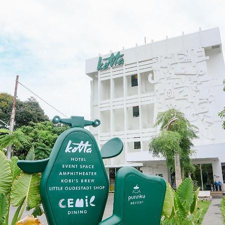 Kotta Hotel Semarang Exterior photo